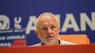 Mất vé trực tiếp dự World Cup, HLV tuyển Iraq chỉ trích AFC không công bằng