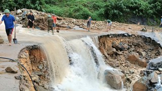 Mưa lớn gây sạt lở đất, lũ lụt tại Quảng Ninh