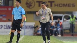 HLV Tây Ban Nha nói lý do nổi nóng với trọng tài V-League