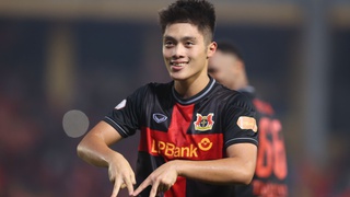 HLV Kim Sang Sik chứng kiến Văn Lâm và Quốc Việt tỏa sáng, cựu danh thủ Liverpool thua trận dù Đỗ Hoàng Hên đá chính