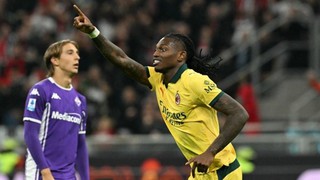 Đàn em của Ronaldo tỏa sáng giúp AC Milan giành ngôi đầu Serie A