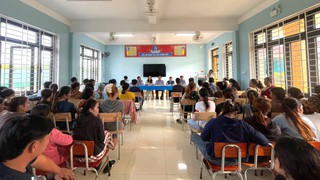 Tạm đình chỉ Phó Hiệu trưởng có hành vi gây bức xúc sau vụ học sinh nhập viện nghi do ngộ độc