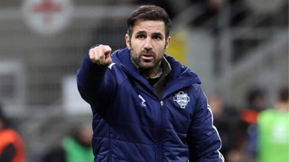 Fabregas được ví như một HLV hàng đầu với màn uý lạo cảm xúc và đầy khí chất