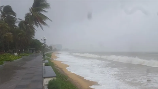 Dự báo ngày 24/10, áp thấp nhiệt đới suy yếu dần thành một vùng áp thấp