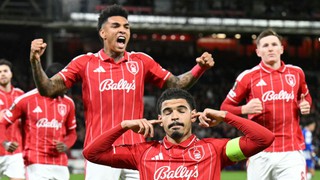 Kết quả bóng đá Europa League: Sean Dyche giành chiến thắng trong trận ra mắt Nottingham nhờ 11m và VAR