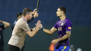 Hoàng Hên ghi bàn giúp danh thủ Liverpool thắng trận đầu tiên ở V-League; sao Việt kiều kiến tạo trong trận đấu của CLB Ninh Bình