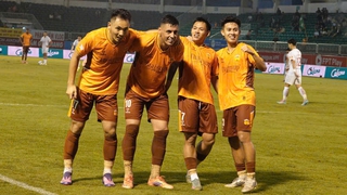 HLV Popov chỉ nói 3 câu sau trận thua HAGL