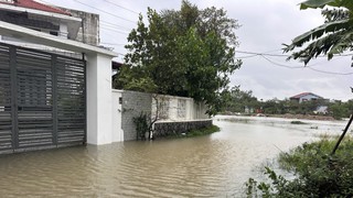 Mưa lớn gây ngập nhiều tuyến đường trung tâm thành phố Huế