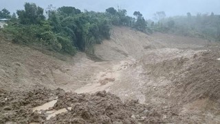 Quảng Ngãi có 5 thôn bị cô lập do lũ