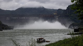 Mở 2 cửa xả đáy hồ thủy điện Hòa Bình vào 18 giờ và 24 giờ ngày 3/10