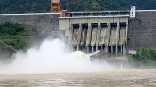 8 giờ ngày 3/10, mở 1 cửa xả đáy hồ thủy điện Sơn La