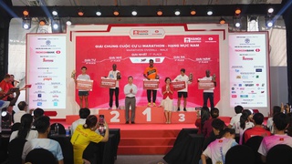 Ngọc Hoa và Nguyễn Thị Oanh tỏa sáng trên đường chạy marathon tại Hà Nội