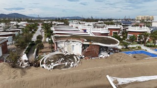 Khu du lịch ven biển Hà Tĩnh bị thiệt hại nặng nề sau bão số 10