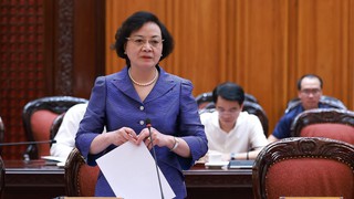 Báo cáo Bộ Chính trị về chế độ, chính sách, tiền lương của công chức, viên chức