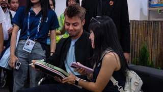 Huyền thoại pickleball Ben Johns khoe ảnh du đấu Việt Nam, khen CĐV hết lời