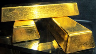 Giá vàng thế giới lên đỉnh mới khi dòng tiền trú ẩn ồ ạt chảy vào