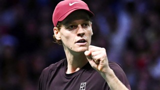 Thắng 'hủy diệt' Zverev, Sinner vào chung kết Paris Masters và sẵn sàng đòi lại ngôi số một thế giới