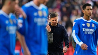 Ở Real Madrid, Xabi là nguyên nhân của... khủng hoảng