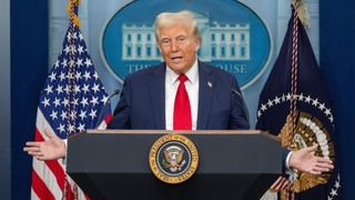 Tổng thống Trump âm thầm giảm hàng trăm tỷ USD tiền thuế cho giới siêu giàu