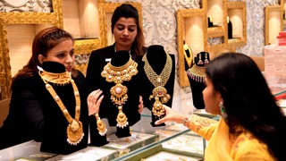 Chỉ số đồng USD giảm tuần thứ hai liên tiếp, vàng được đà đi lên