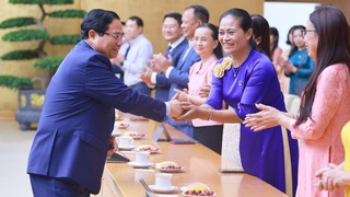 Thủ tướng gặp mặt đại diện các nhà giáo tiêu biểu toàn quốc