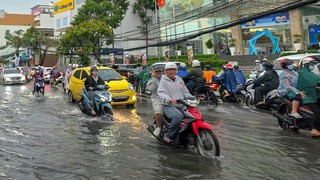 Trung Bộ mưa rất to, nguy cơ lũ mới, Bắc Bộ có mưa do không khí lạnh