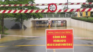 Huế: Lũ trên sông Hương dâng cao do mưa lớn