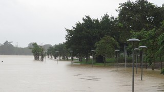 Nhiều tuyến đường vùng núi ở Huế bị ngập và sạt lở do mưa lớn