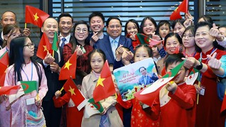 Thủ tướng Phạm Minh Chính và Phu nhân gặp cộng đồng người Việt Nam tại Algeria