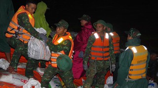 Đà Nẵng: Trắng đêm giữ bờ kè An Lương trước lũ lớn