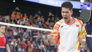 Tay vợt số 1 Việt Nam ngược dòng ngoạn mục để vô địch giải cầu lông quốc tế trên sân nhà