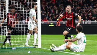 AC Milan thắng nghẹt thở Roma, cuộc đua vô địch Serie A thêm kịch tính với 4 đội hơn kém nhau 1 điểm