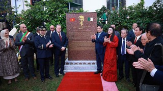 Thủ tướng dự lễ khánh thành bia tưởng niệm về thân thế, sự nghiệp Chủ tịch Hồ Chí Minh