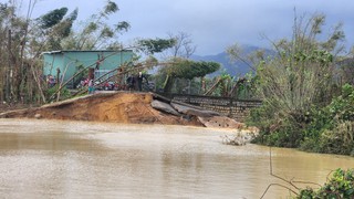 Đê Luật Lễ vỡ khiến hàng trăm nhà dân chìm trong nước lũ