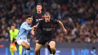 Cúp C1: Sao trẻ Việt kiều kiến tạo giúp đội nhà đánh bại Man City; Barcelona thua đậm