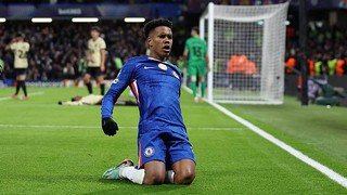 Sao trẻ Chelsea rực sáng trước Barca ở Champions League, được so sánh với huyền thoại MU