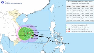 Bão số 15 giảm cường độ, đổi hướng và tiếp tục di chuyển chậm