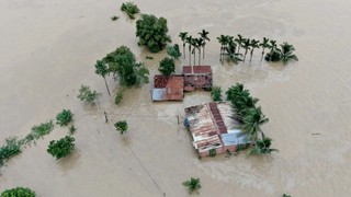 Trong tâm cơn “đại hồng thủy”: Mưa lũ kinh hoàng, thiên tai vượt nhiều kỷ lục