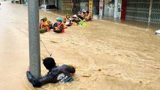 Trong tâm cơn “đại hồng thủy”: Tính mạng của nhân dân là trên hết, trước hết