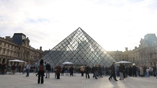 Pháp: Bảo tàng Louvre tăng giá vé với các du khách ngoài EU