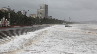 Thời tiết đêm 28/11: Dự báo gió mạnh, sóng lớn và mưa dông trên biển