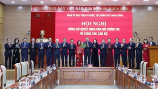 Tổng Bí thư Tô Lâm trao quyết định phân công Bí thư Đảng ủy MTTQ, các đoàn thể Trung ương