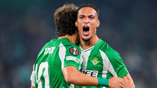 Kết quả bóng đá Cúp C2: Antony tỏa sáng với pha lốp bóng tinh tế, Roma lập kỷ lục với 99 trận thắng