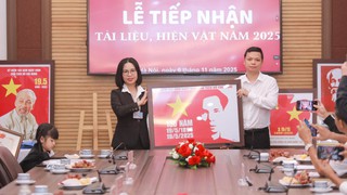 Lễ tiếp nhận hiện vật về Bác Hồ trao tặng Bảo tàng Hồ Chí Minh