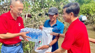 Hội Chữ thập đỏ Việt Nam cứu trợ khẩn cấp người dân 6 tỉnh miền Trung bị thiệt hại do mưa lũ