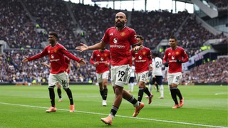 Ngược dòng kịch tính, Tottenham và MU chia điểm trong trận cầu có 4 bàn thắng