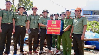 Bộ Công an hỗ trợ 40 tấn hàng cho tỉnh Gia Lai khắc phục hậu quả bão số 13