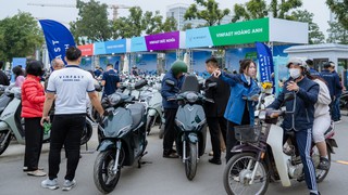 Thu xăng - đổi điện tại chỗ: Mô hình tiện lợi khiến người Hà Nội quyết đổi xe trong vài phút