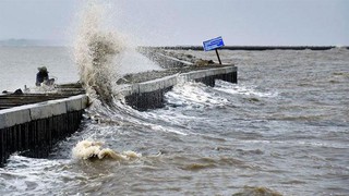 Thời tiết ngày 12/12: Gió mạnh, sóng lớn và mưa dông trên biển từ Cà Mau đến An Giang