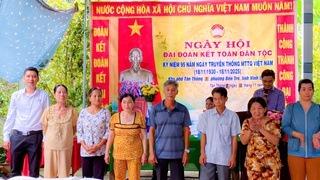 Hơn 3 tấn gạo đến tay người dân khó khăn tại 16 điểm ở Vĩnh Long